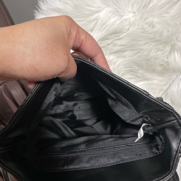 Authentic Pierre Cardin Paris Black Leather Crossbody Bag - Picture 7 of 9